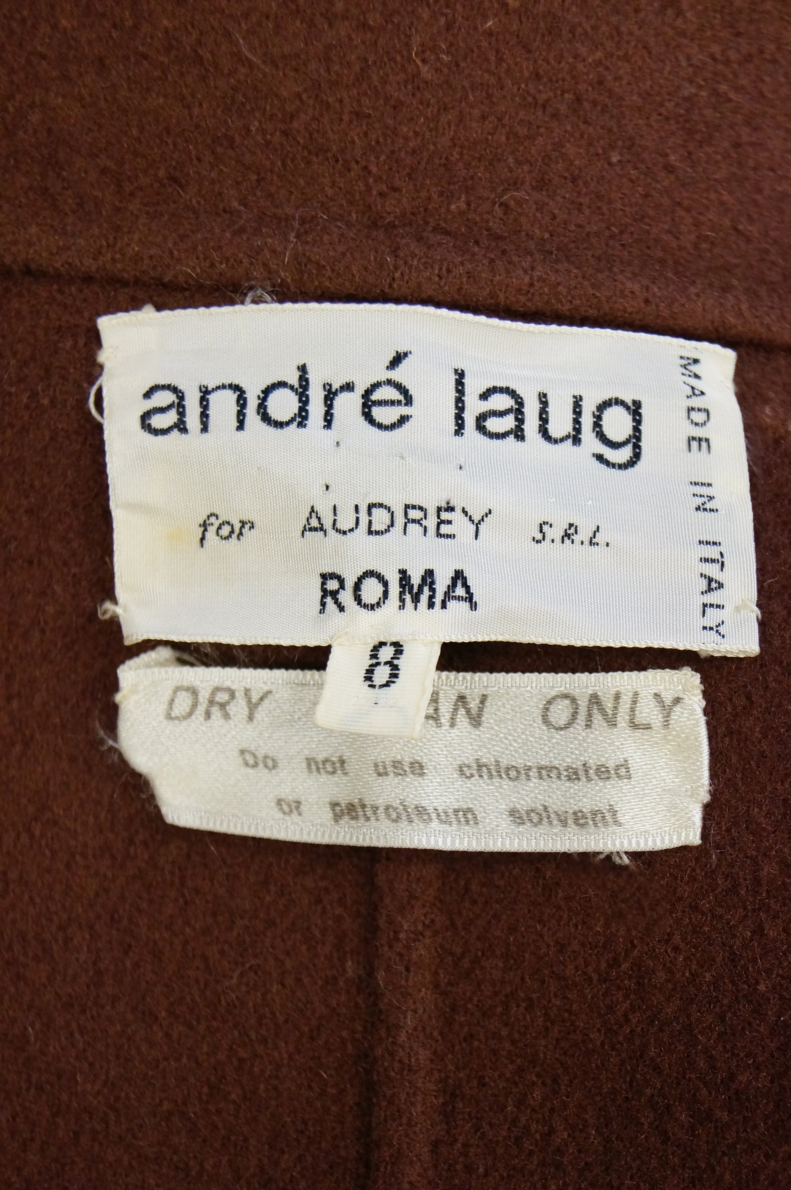 Manteau enveloppant en laine Audrey Brown des années 1970 par Andre Laug