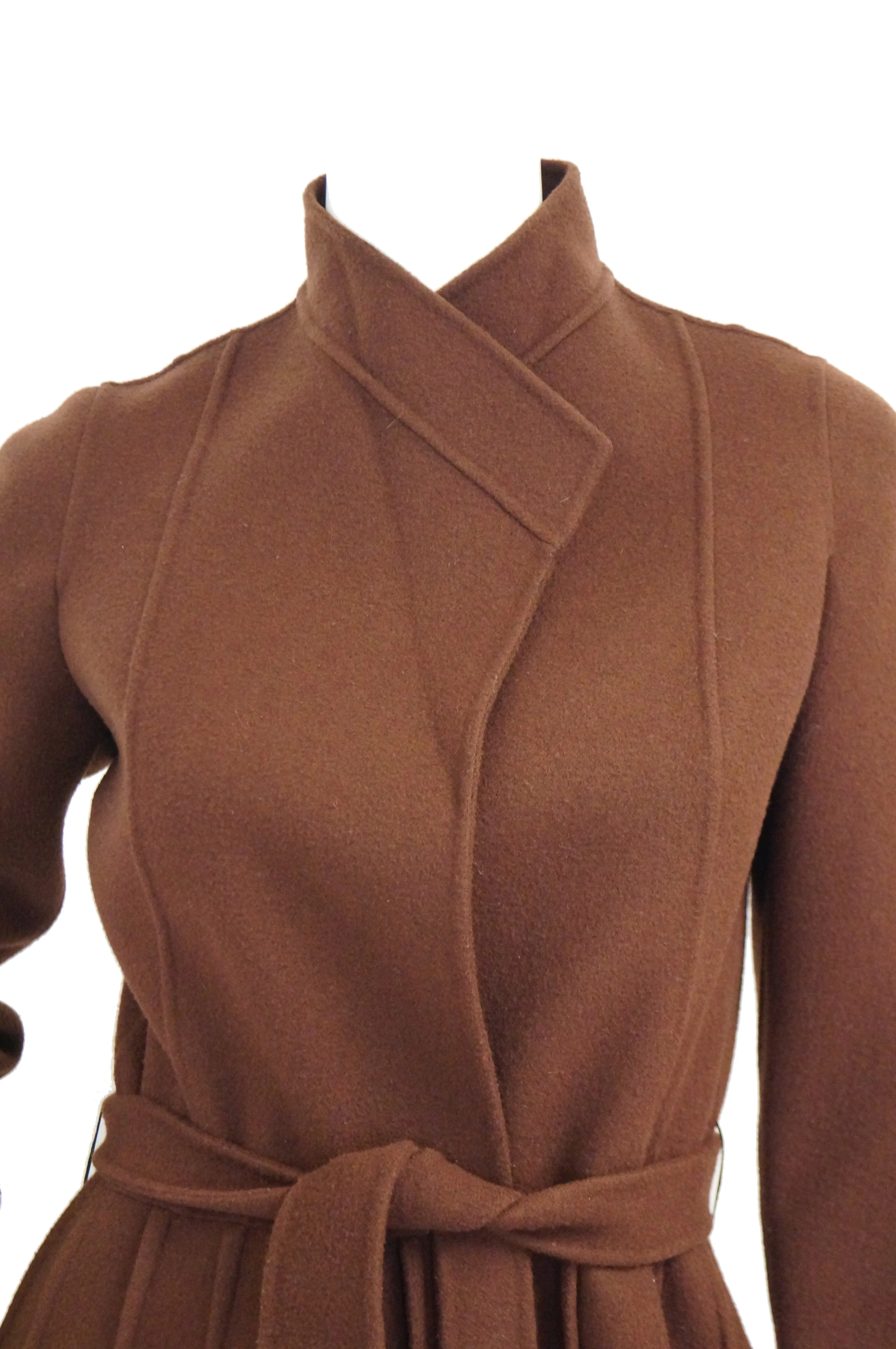 Manteau enveloppant en laine Audrey Brown des années 1970 par Andre Laug