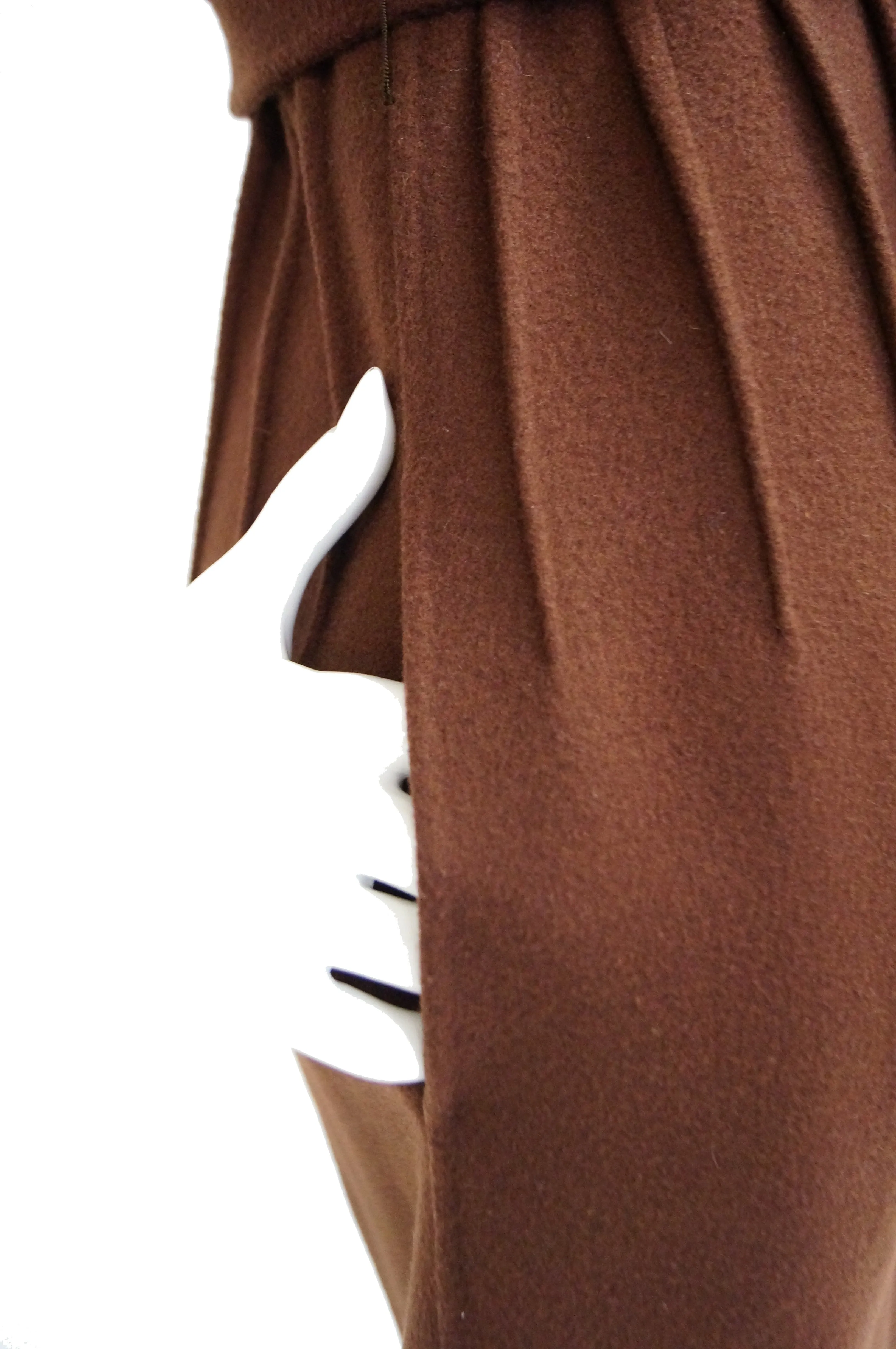Manteau enveloppant en laine Audrey Brown des années 1970 par Andre Laug