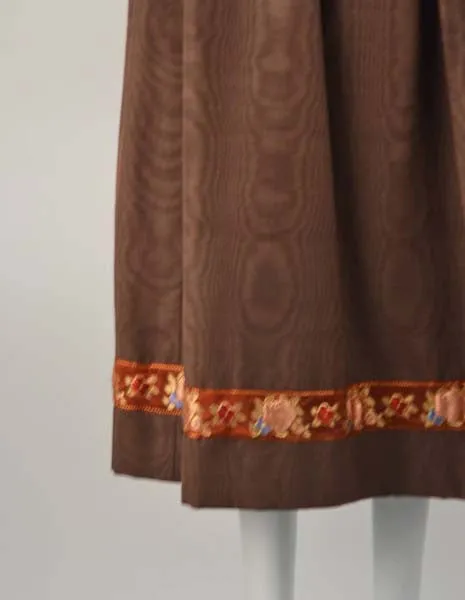 Jupe d'automne en satin moiré chocolat Yves Saint Laurent des années 1970