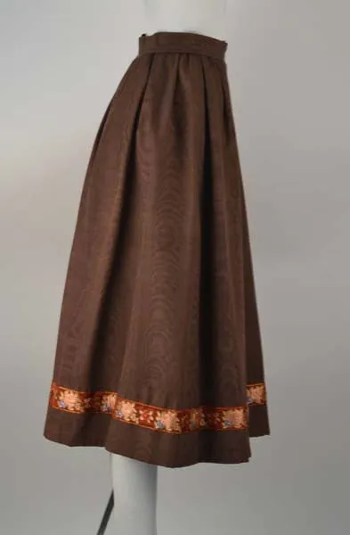 Jupe d'automne en satin moiré chocolat Yves Saint Laurent des années 1970