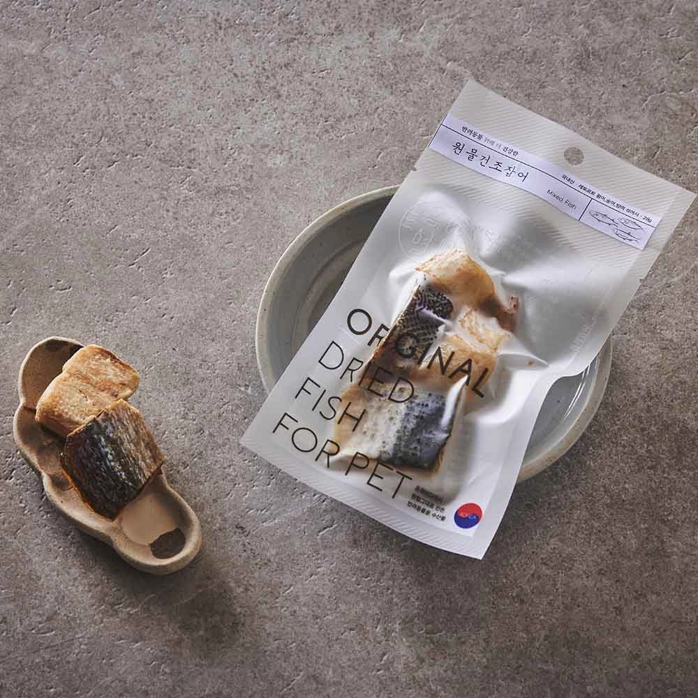 7 FOR $49.90: Eastsea Brother Mixed Fish Grain-Free Half-Dried Treats For Cats & Dogs 28g