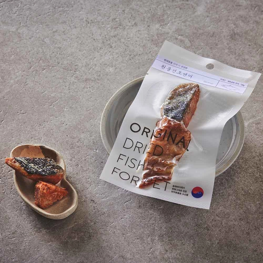 7 FOR $49.90: Eastsea Brother Salmon Grain-Free Half-Dried Treats For Cats & Dogs 28g