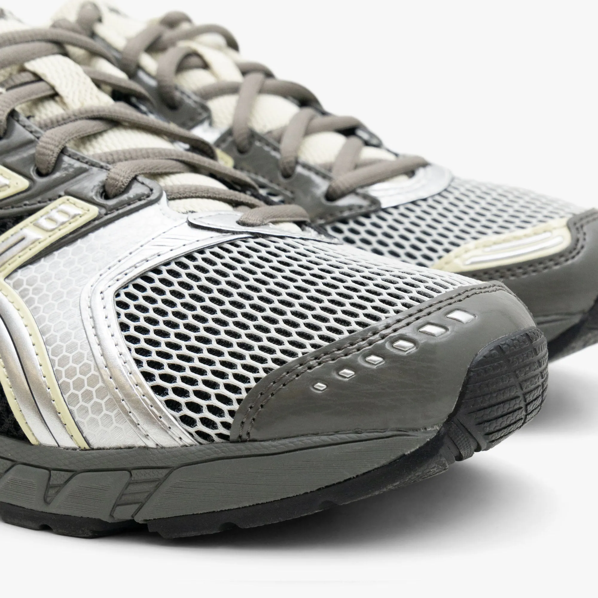 ASICS Gel-DS Trainer 14 Gris Truffe / Argenté Chaussures ASICS