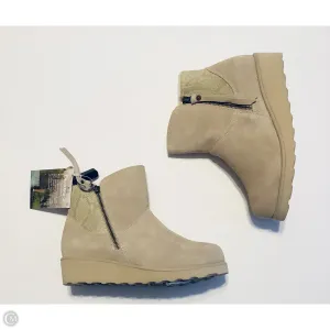 Bottes plates à la cheville par Bearpaw en couleur beige, Taille : 7