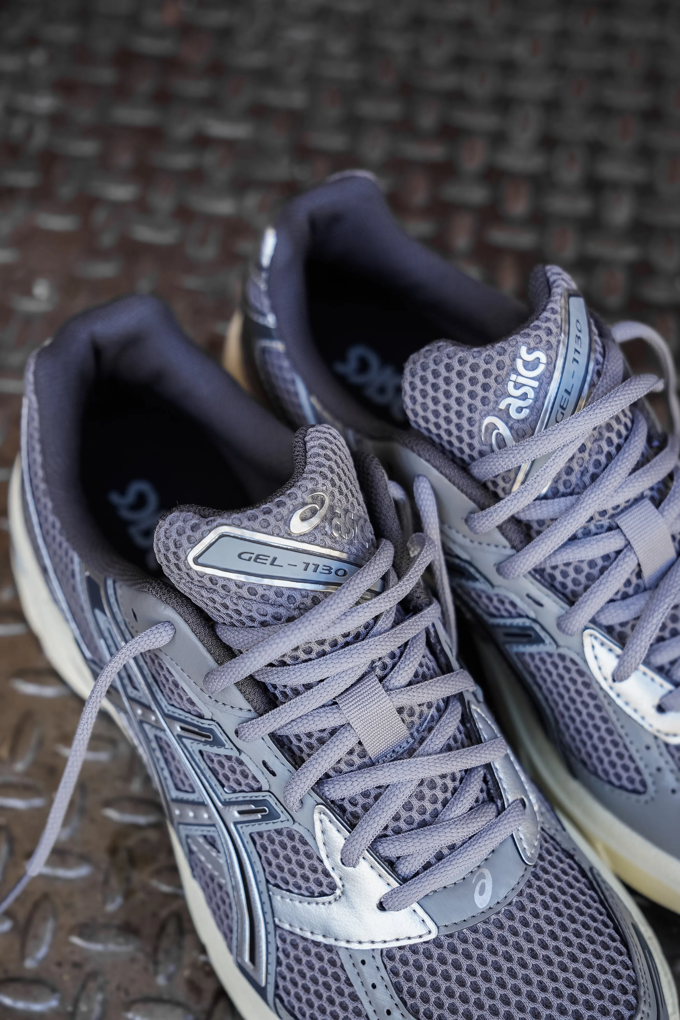 Asics Gel-1130 pour Homme (Gris Argile/Argent Pur)