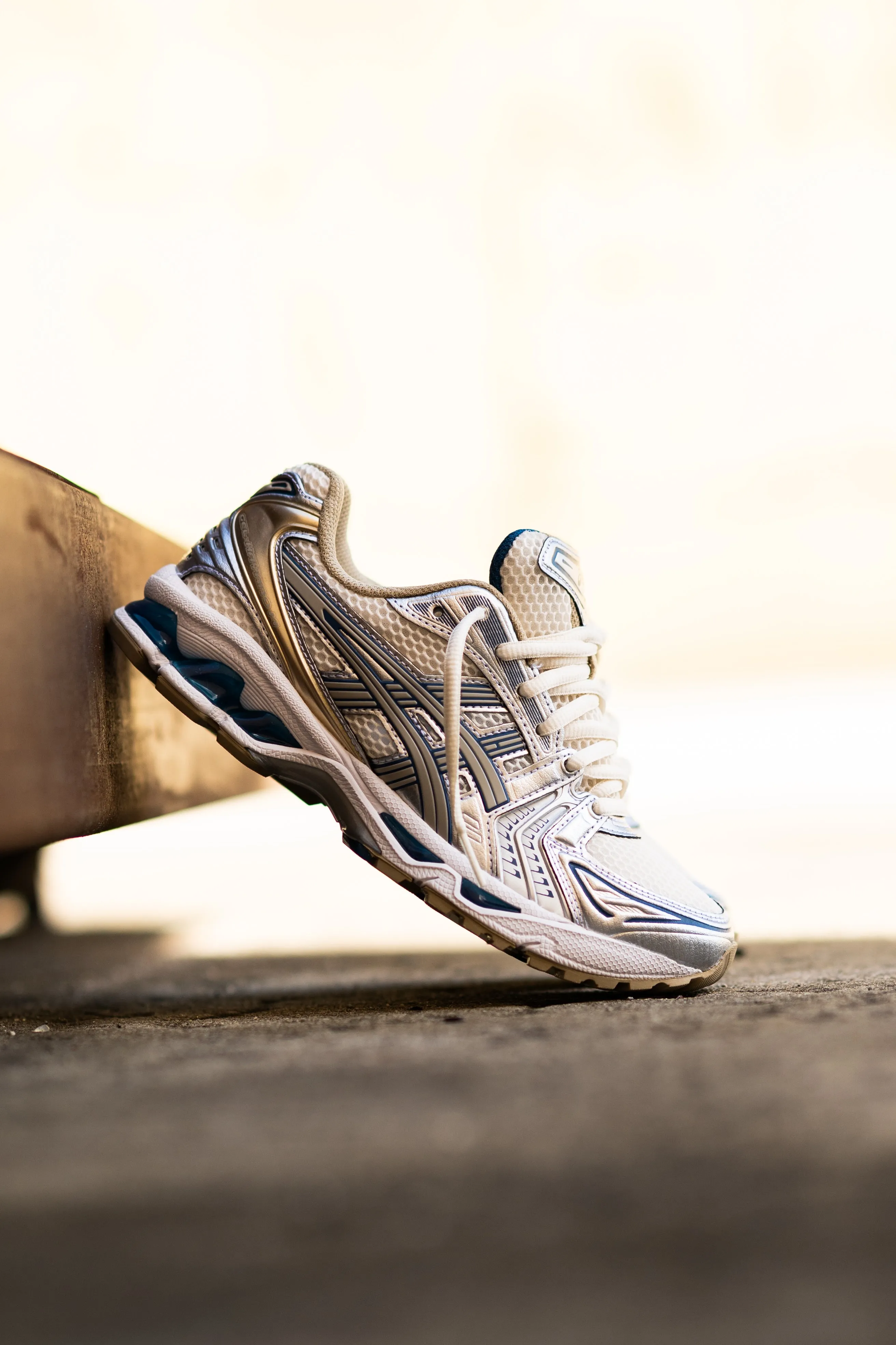 Asics Gel-Kayano 14 pour Homme (Créme/Argent Pur)