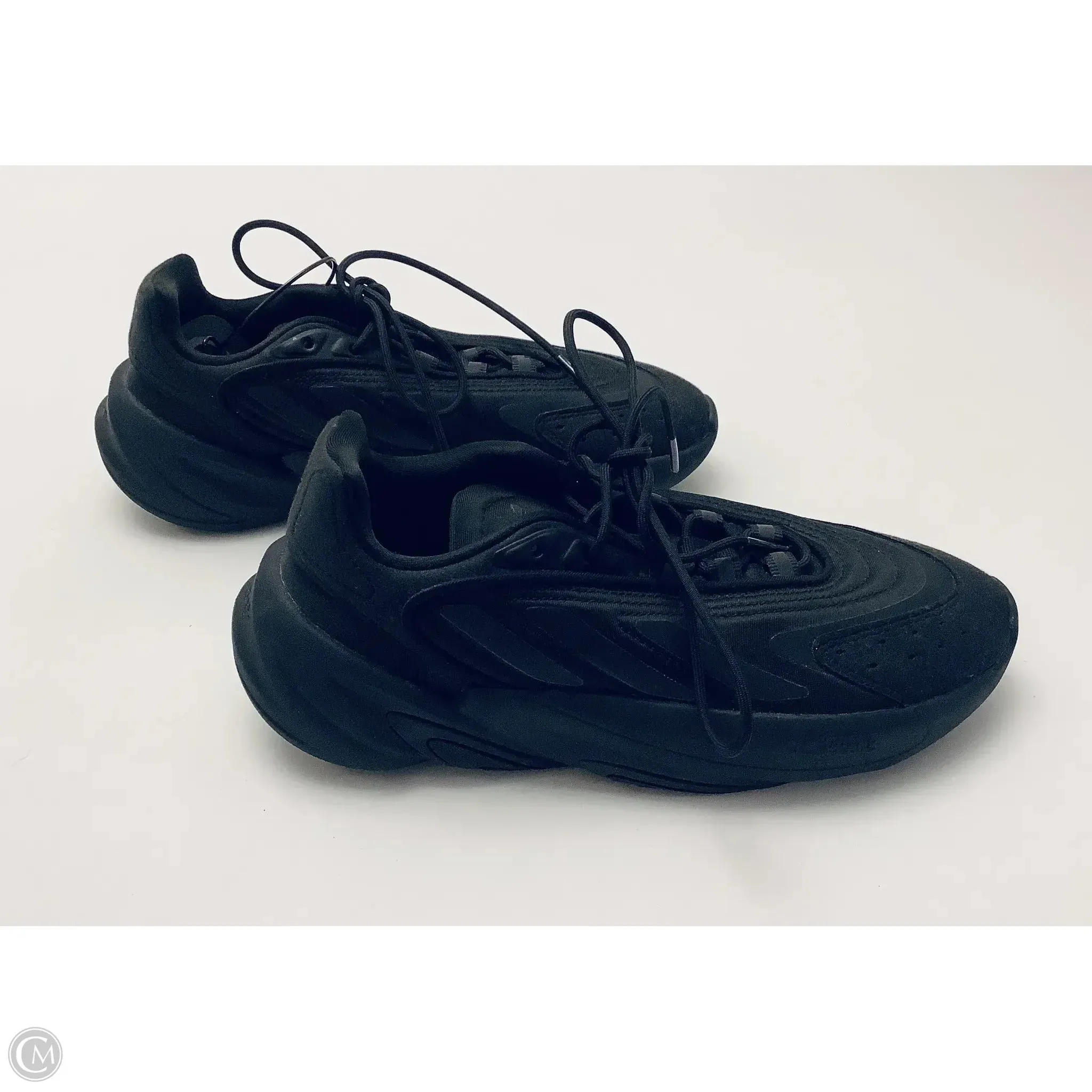 Chaussures de sport Adidas en noir, taille : 6.5