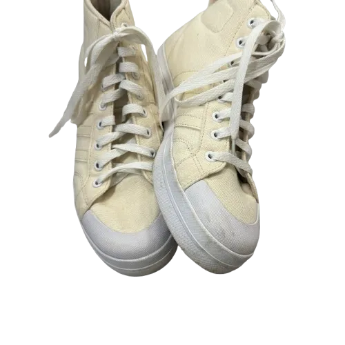 Chaussures de sport Adidas en crème, Taille : 8.5
