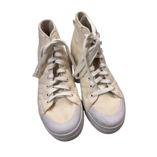 Chaussures de sport Adidas en crème, Taille : 8.5