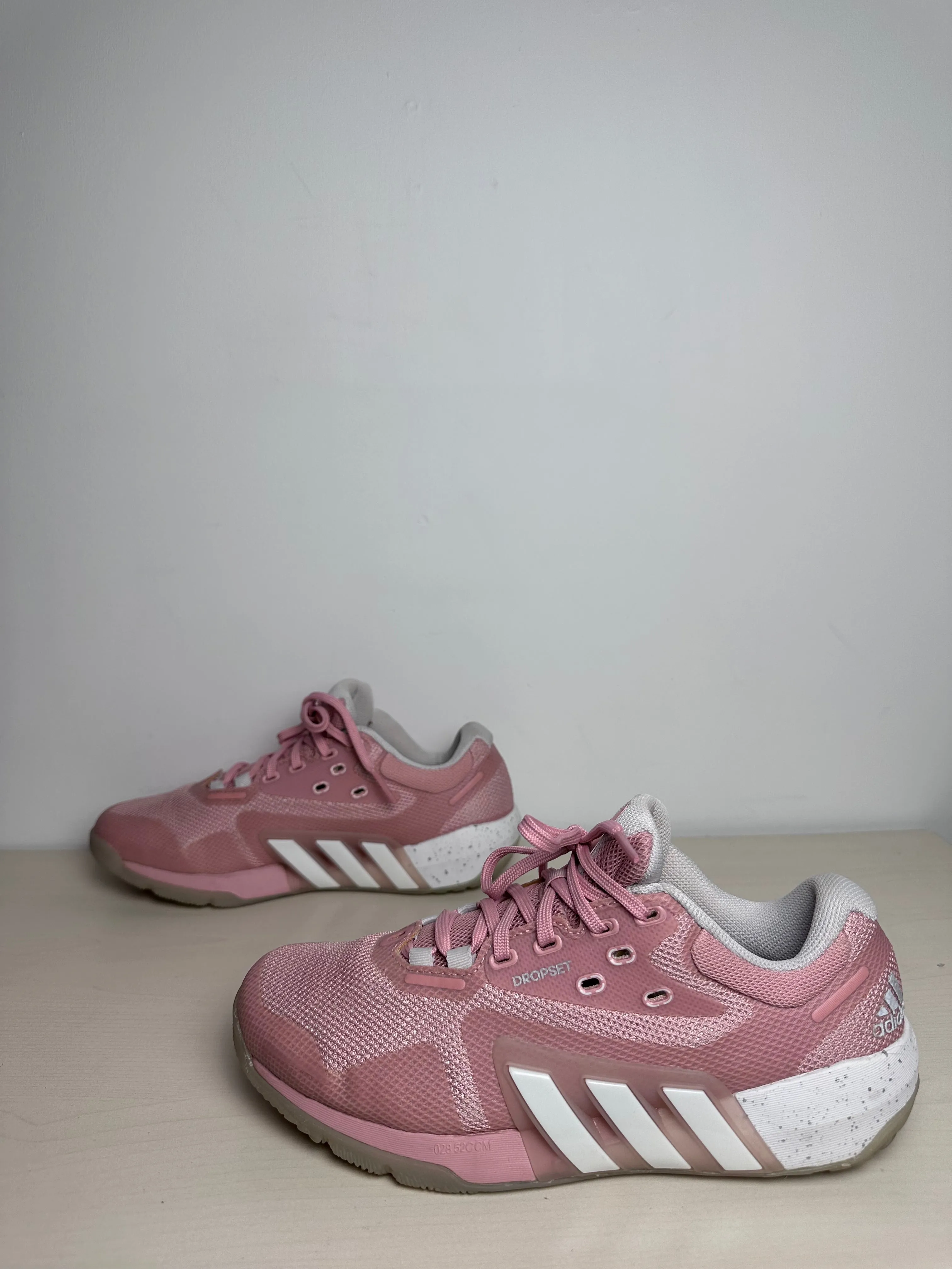 Chaussures de sport Adidas en mauve, taille : 8