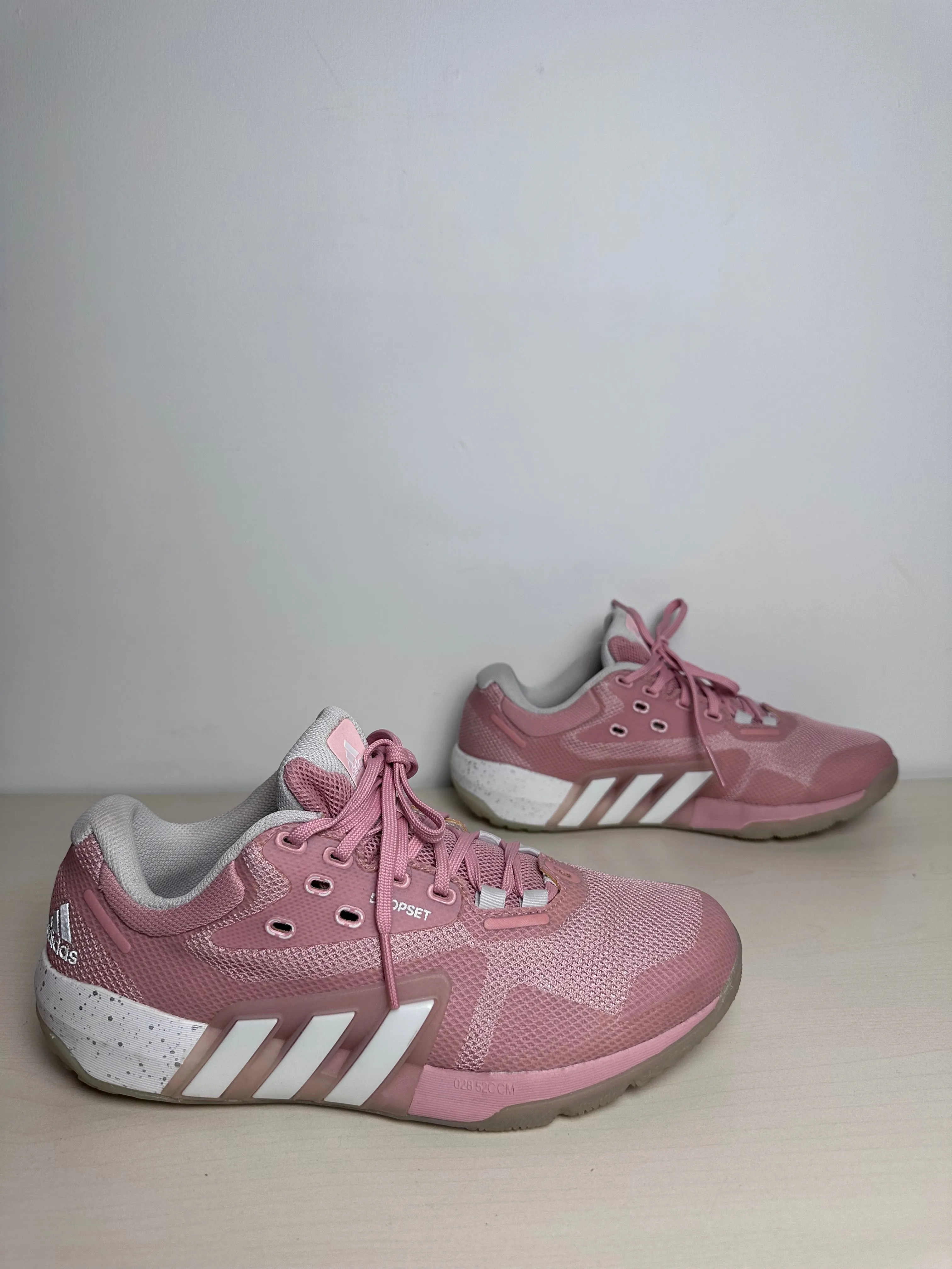 Chaussures de sport Adidas en mauve, taille : 8